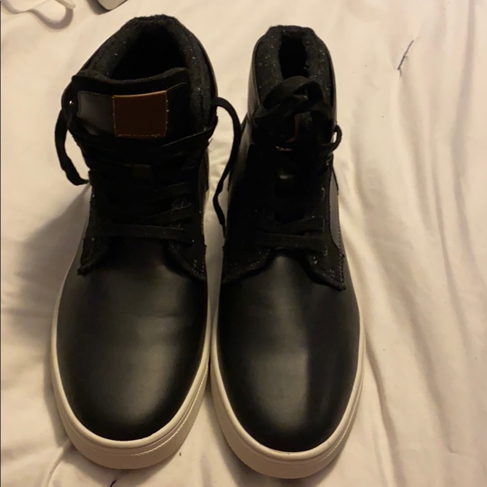 Men’s shoes size 9.5